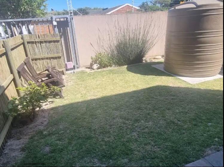 To Let 1 Bedroom Property for Rent in Table View Western Cape